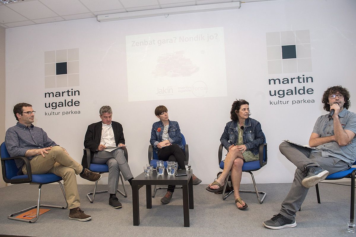 Arrese, Osa eta Iturbe, Jakin-ek maiatzean antolatutako Zenbat gara? Nondik jo? jardunaldian. JUAN CARLOS RUIZ / FOKU. Arrese, Osa eta Iturbe, Jakin-ek maiatzean antolatutako Zenbat gara? Nondik jo? jardunaldian. JUAN CARLOS RUIZ / FOKU.