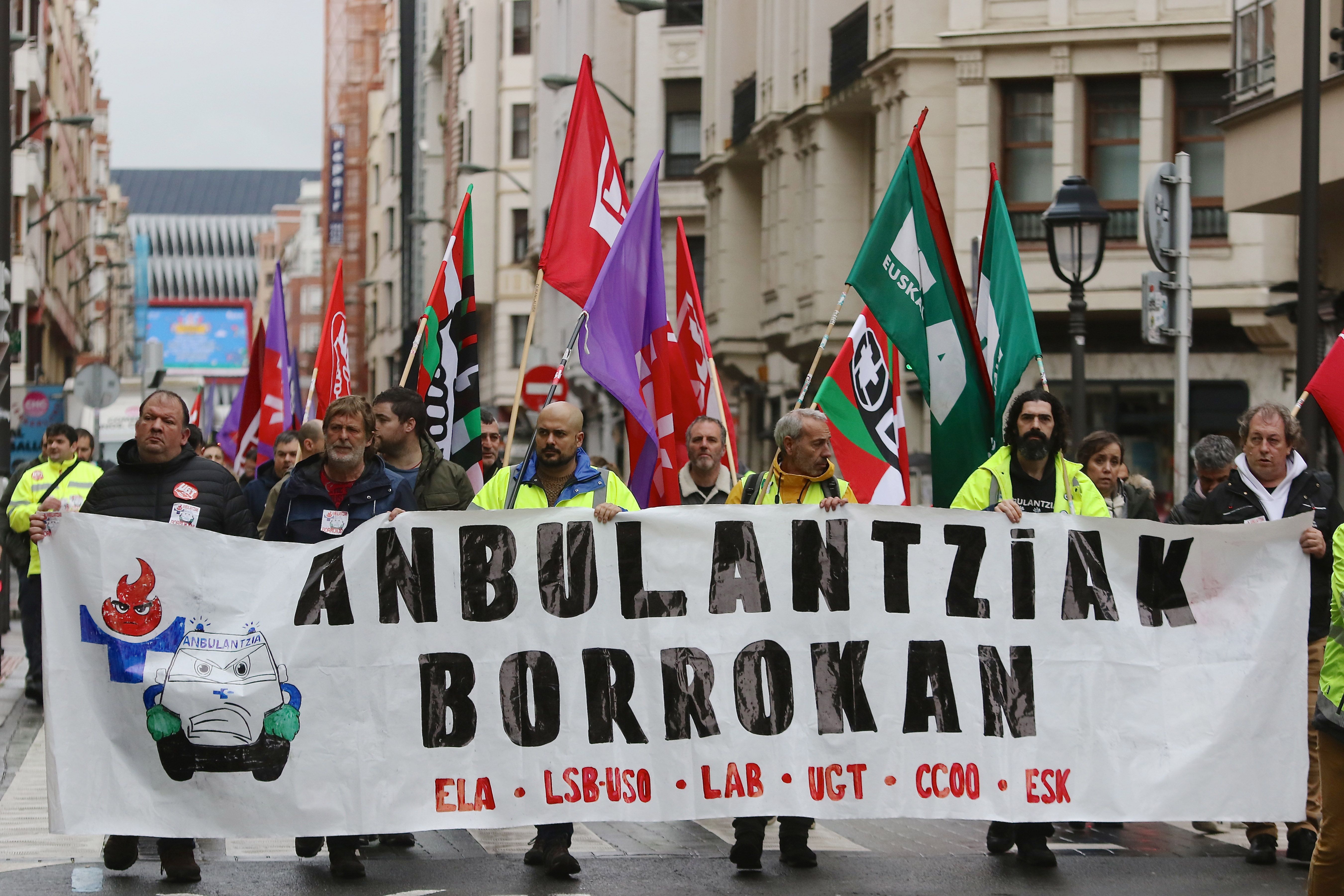 Anbulantzietako langileek greba mugagabearen hasieran egindako protesta. OSKAR MATXIN EDESA / FOKU