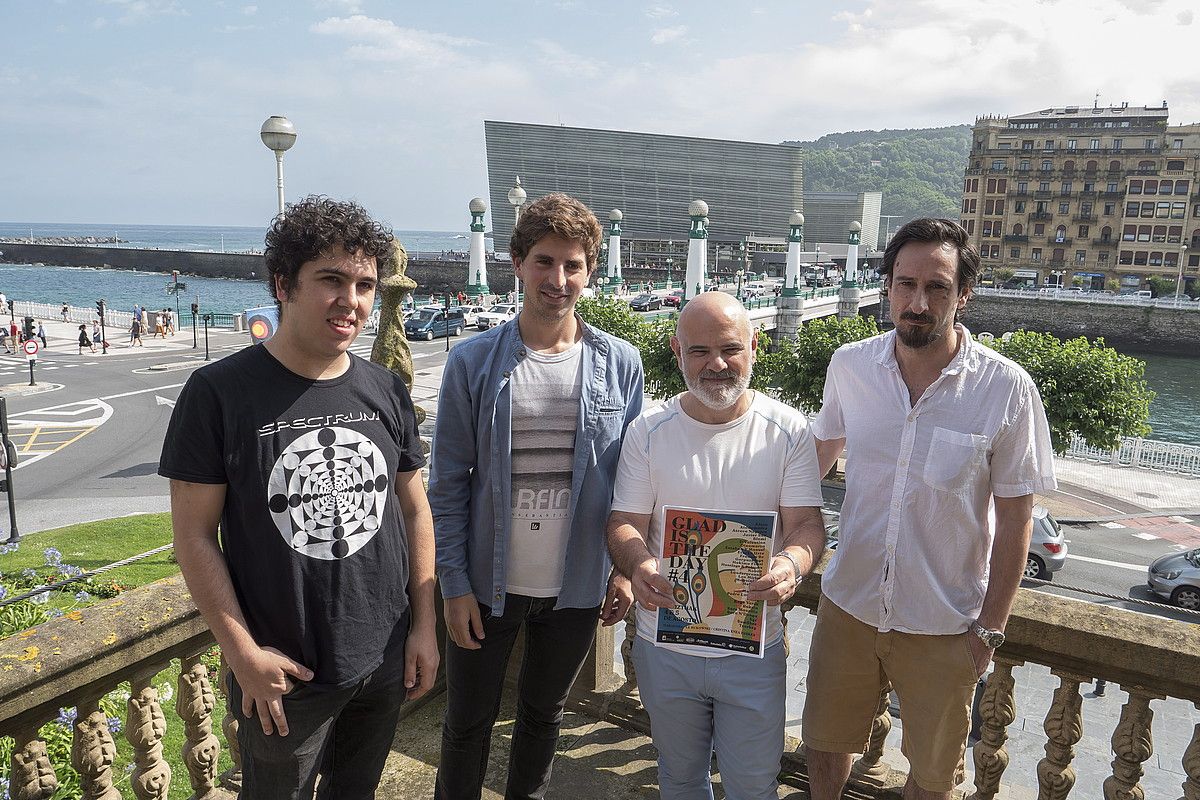 Glad is the Day jaialdia aurkeztu zuten atzo Le Bukowski, Dabadaba eta Donostia Kulturak. ANDONI CANELLADA / FOKU.