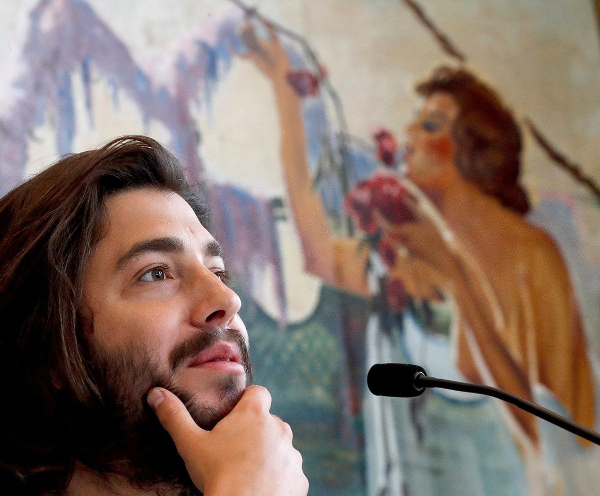 Salvador Sobral, atzo, Donostian eginiko aurkezpenean. JAVIER ETXEZARRETA / EFE. Salvador Sobral, atzo, Donostian eginiko aurkezpenean. JAVIER ETXEZARRETA / EFE.