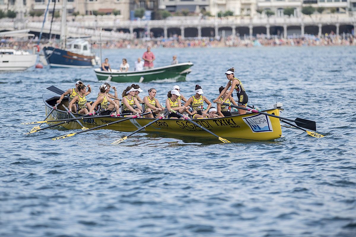 Orioko Txiki trainerua, Donostian jokatutako estropadan. GORKA RUBIO / FOKU.