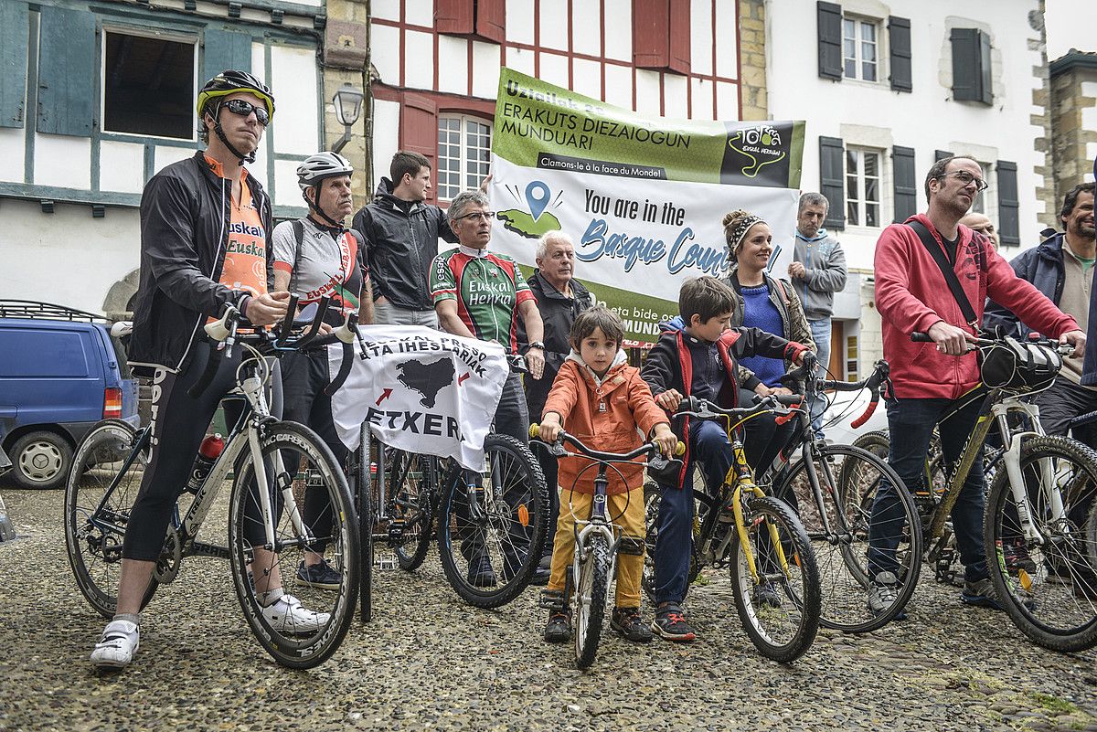 Larresoron egingo duten You are in the Basque Country jaiaren berri emango dute Euskal Irratietan. ISABELLE MIQUELESTORENA.