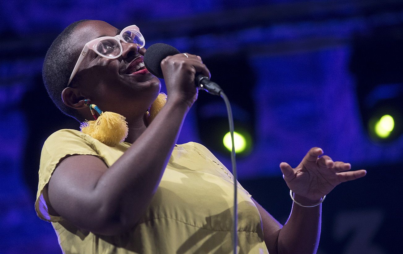 Cecile McLorin Salvant abeslaria, Trinitate plazan, herenegun. JON URBE / FOKU.