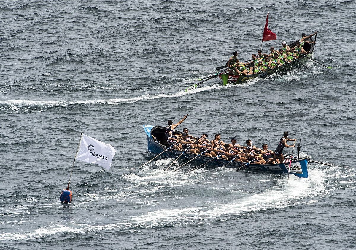 Urdaibaiko eta Hondarribiko traineruak lehian, iazko txapelketan. MARISOL RAMIREZ / FOKU. Urdaibaiko eta Hondarribiko traineruak lehian, iazko txapelketan. MARISOL RAMIREZ / FOKU.