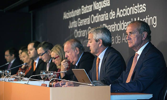 Euskalteleko akziodunen batzarra, joan den urtean Bilbon, Alberto Garcia Erauzkin presidentea buru. MIGUEL TOñA / EFE