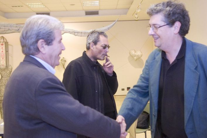Jorge Herralde Anagrama argitaletxeko burua eta Inazio Mujika Alberdaniako editorea, atzea Paul Auster idazlearekin. JUAN CARLOS RUIZ / FOKU