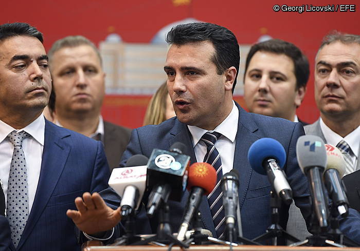 Mazedoniako lehen ministroa parlamentuako bozketaren ostean, atzo. EFE