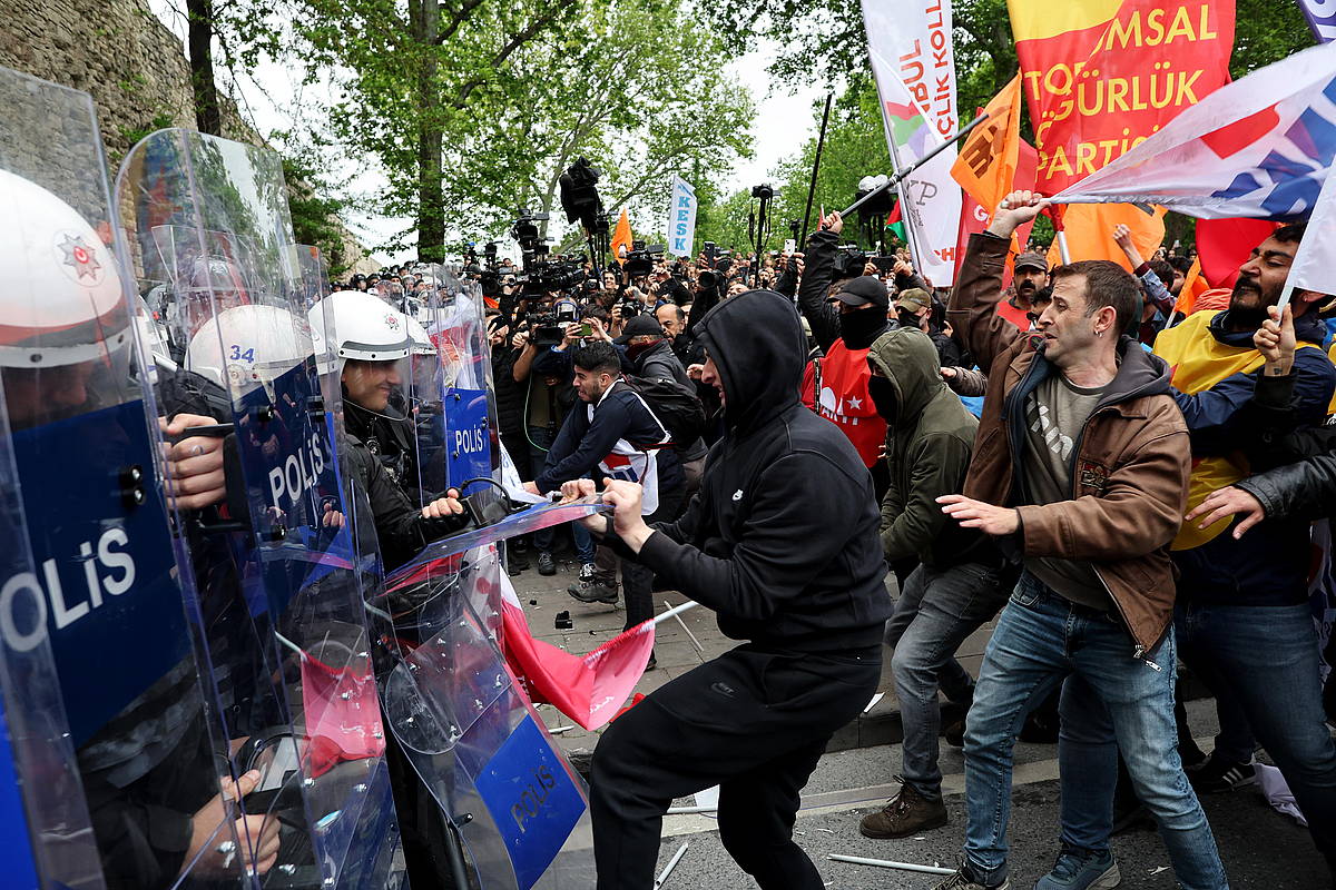 Maiatzaren Leheneko protesta bat, gaur, Istanbulen.