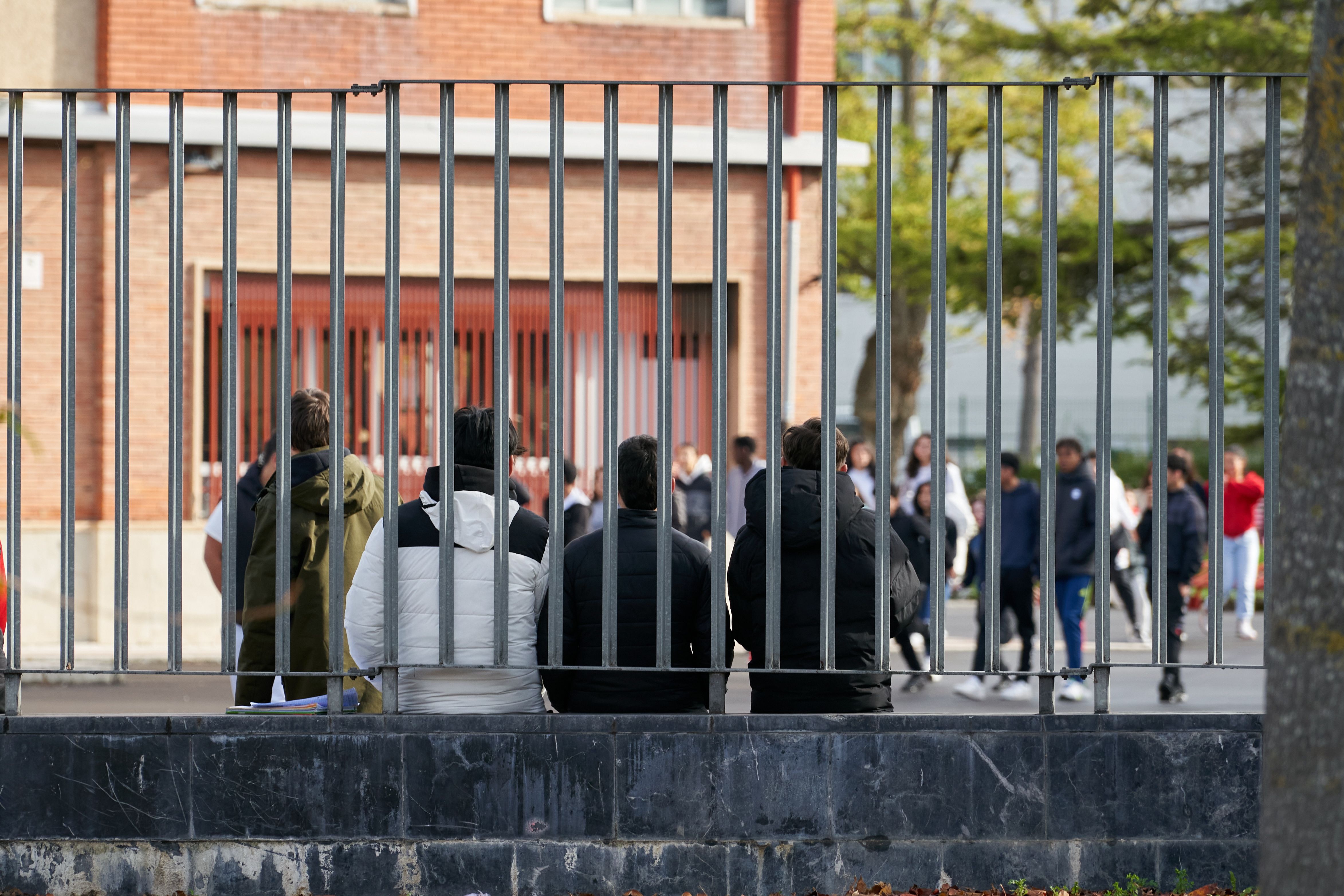 Ikasle batzuk institutuan, artxiboko irudi batean. L.RICO / EFE 