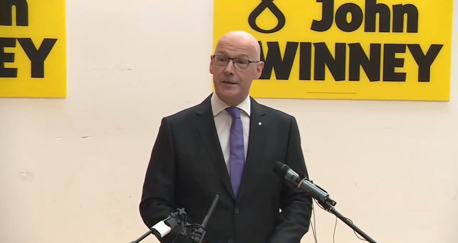 John Swinney Eskoziako lehen ministrorde ohia, gaur, hautagaitzaren berri emateko egin duen agerraldian. BERRIA