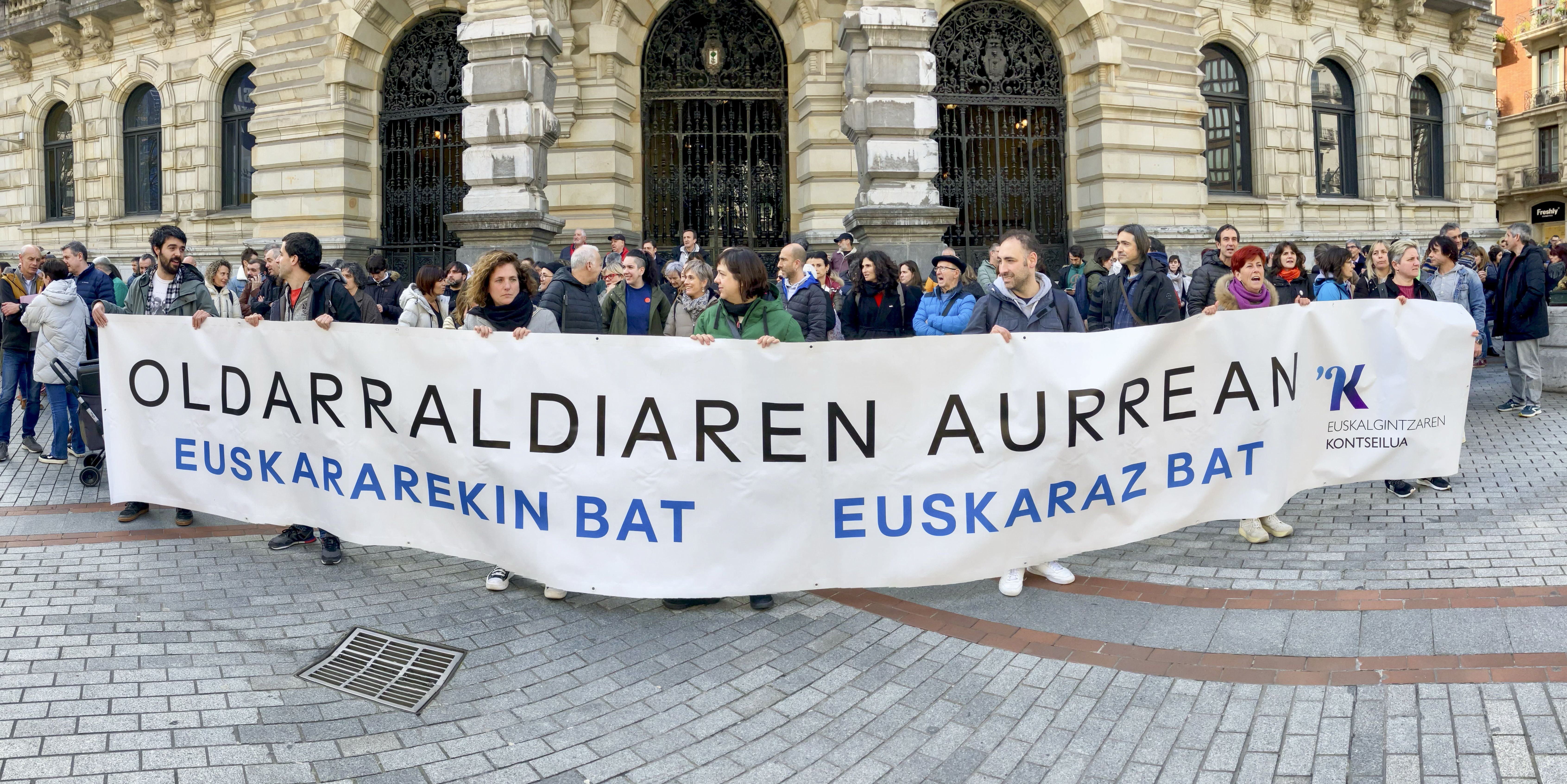 Oldarraldiaren aurkako protesta bat, artxiboko irudi batean, Bizkaiko Diputazio aurrean. MONIKA DEL VALLE / FOKU