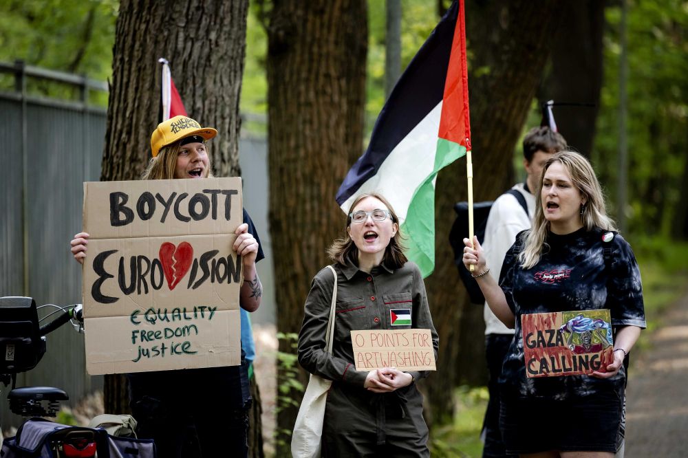 Israelek Eurovisionen parte hartuko duelako protesta bat Herbehereetan. Israelek Eurovisionen parte hartuko duelako protesta bat Herbehereetan.