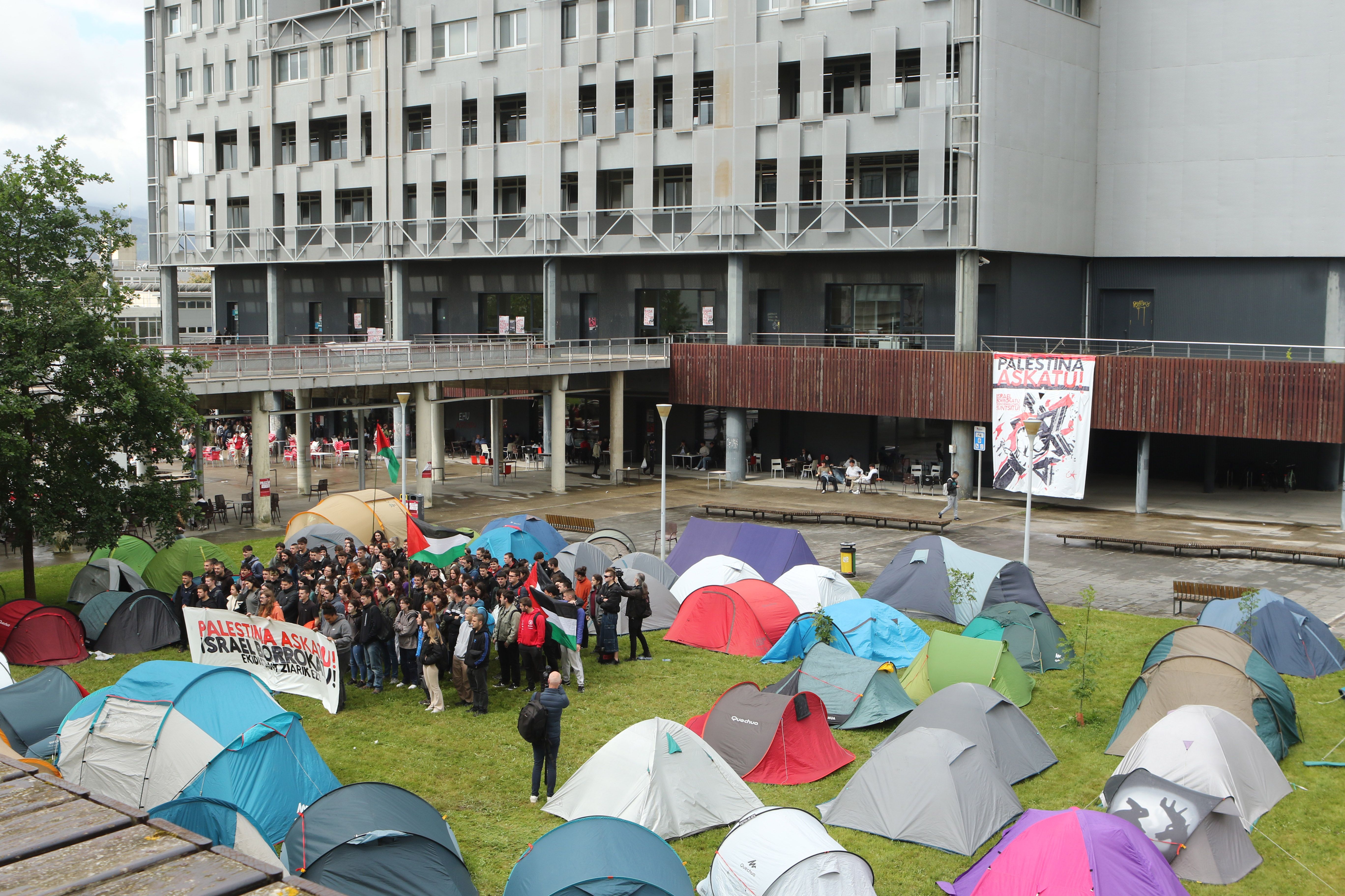 Palestinaren aldeko kanpaldia, EHUko Leioako campusean. OSKAR MATXIN EDESA / FOKU