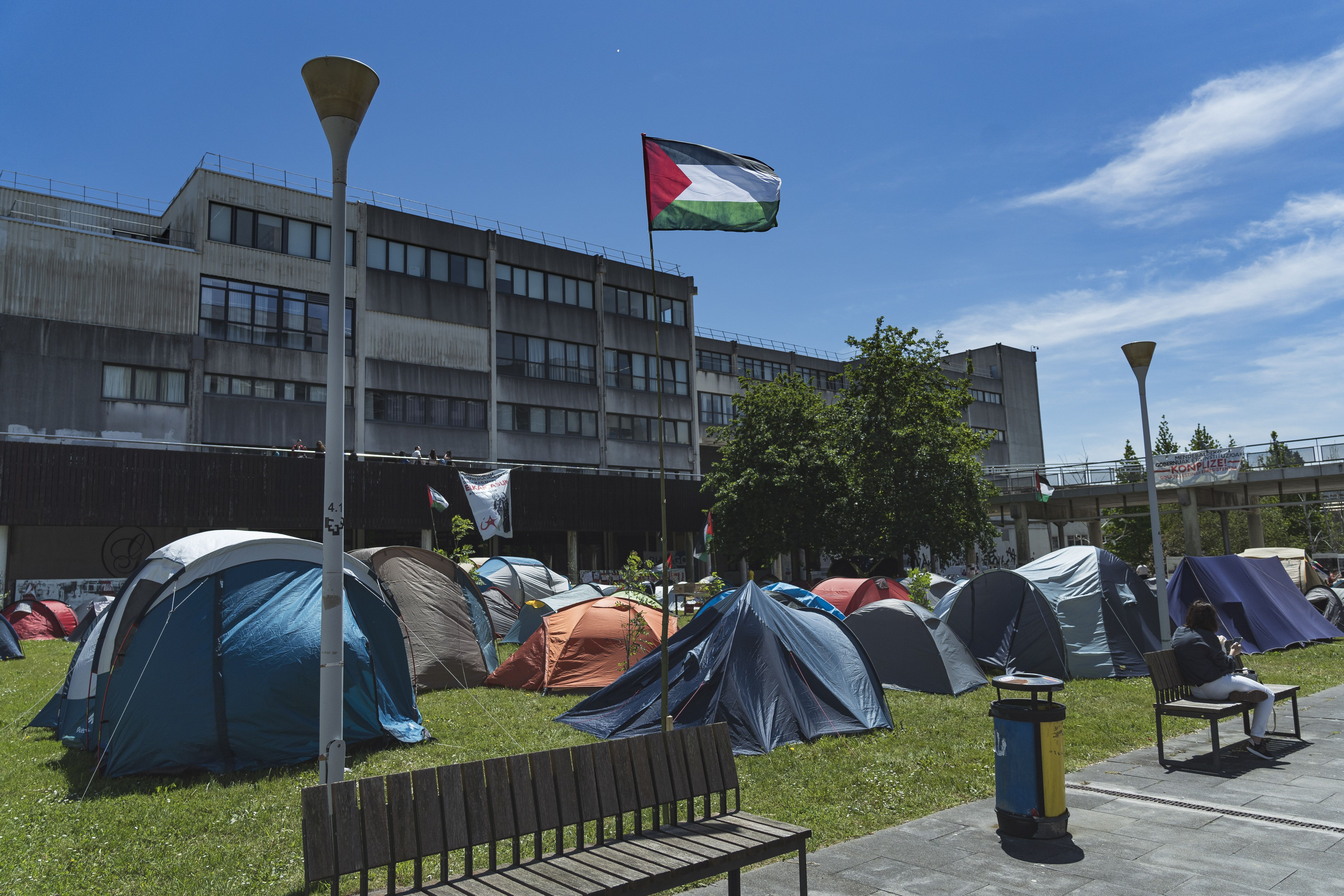 Palestinaren aldeko kanpaldia, EHUren Leioako campusean. ARITZ LOIOLA / FOKU