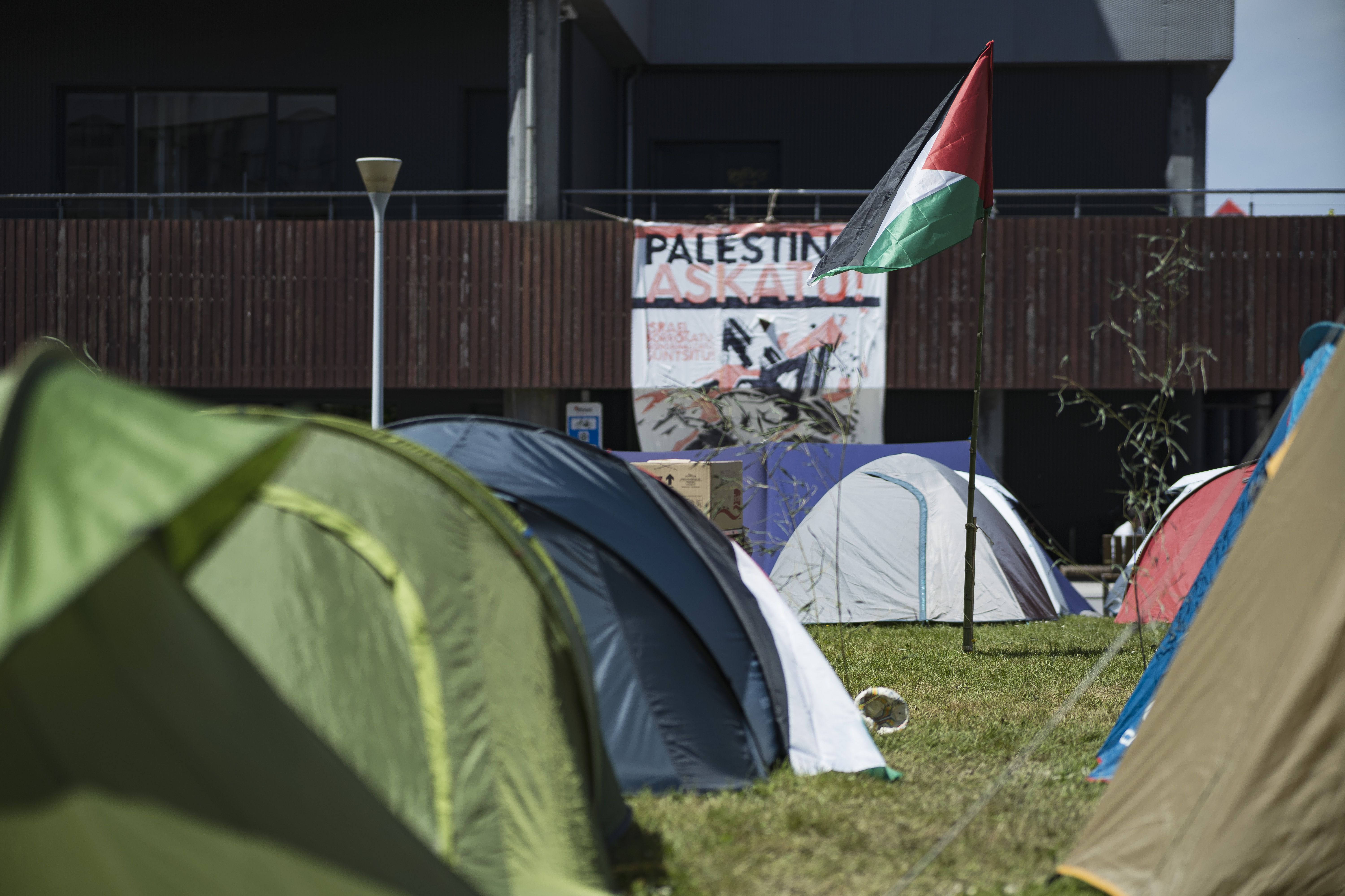 Palestinaren aldeko kanpaldia, EHUren Leioako campusean. ARITZ LOIOLA / FOKU