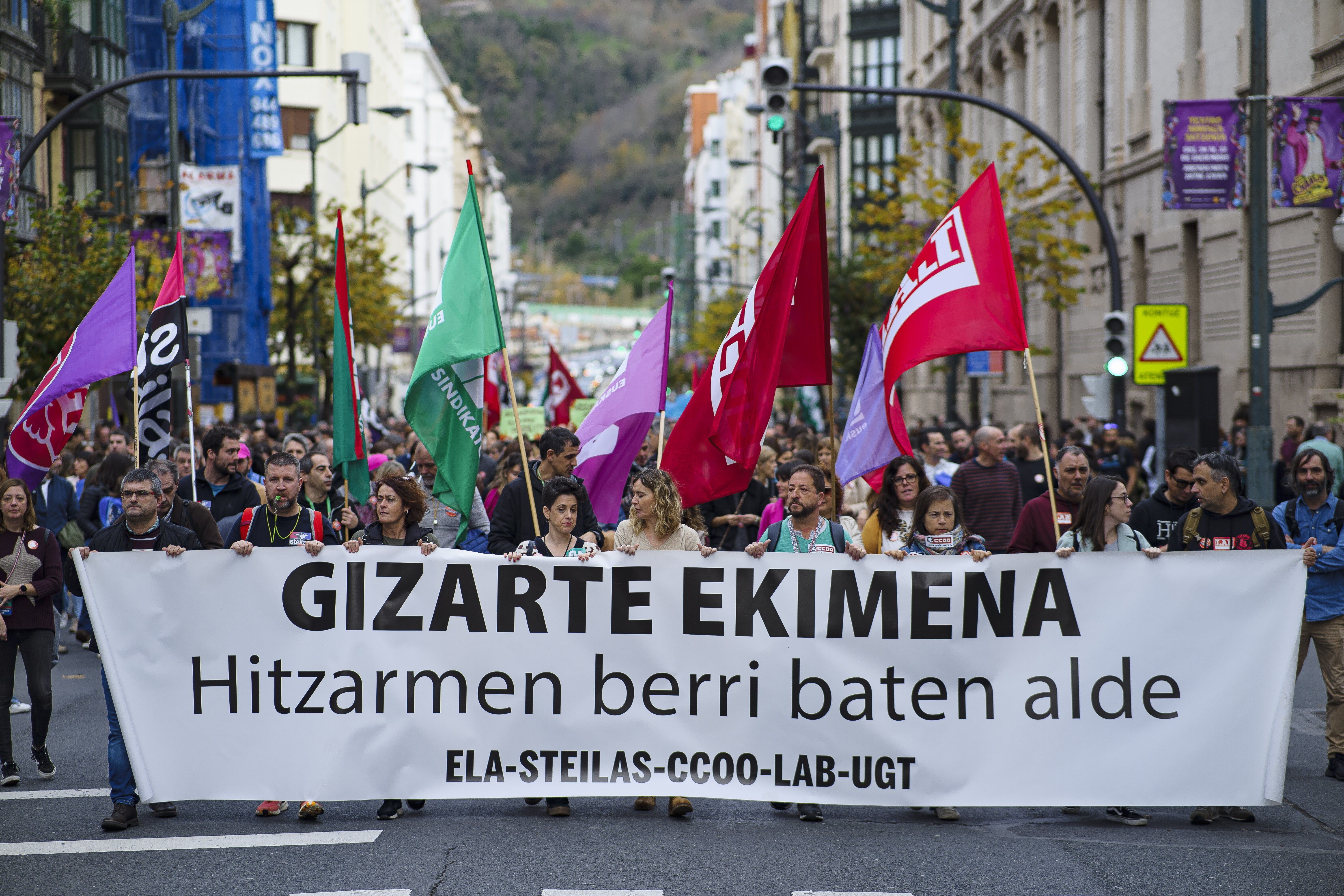 Kristau Eskolako eta IZEAko langileen protesta bat, abenduko greba egun batean, Bilbon. ARITZ LOIOLA / FOKU