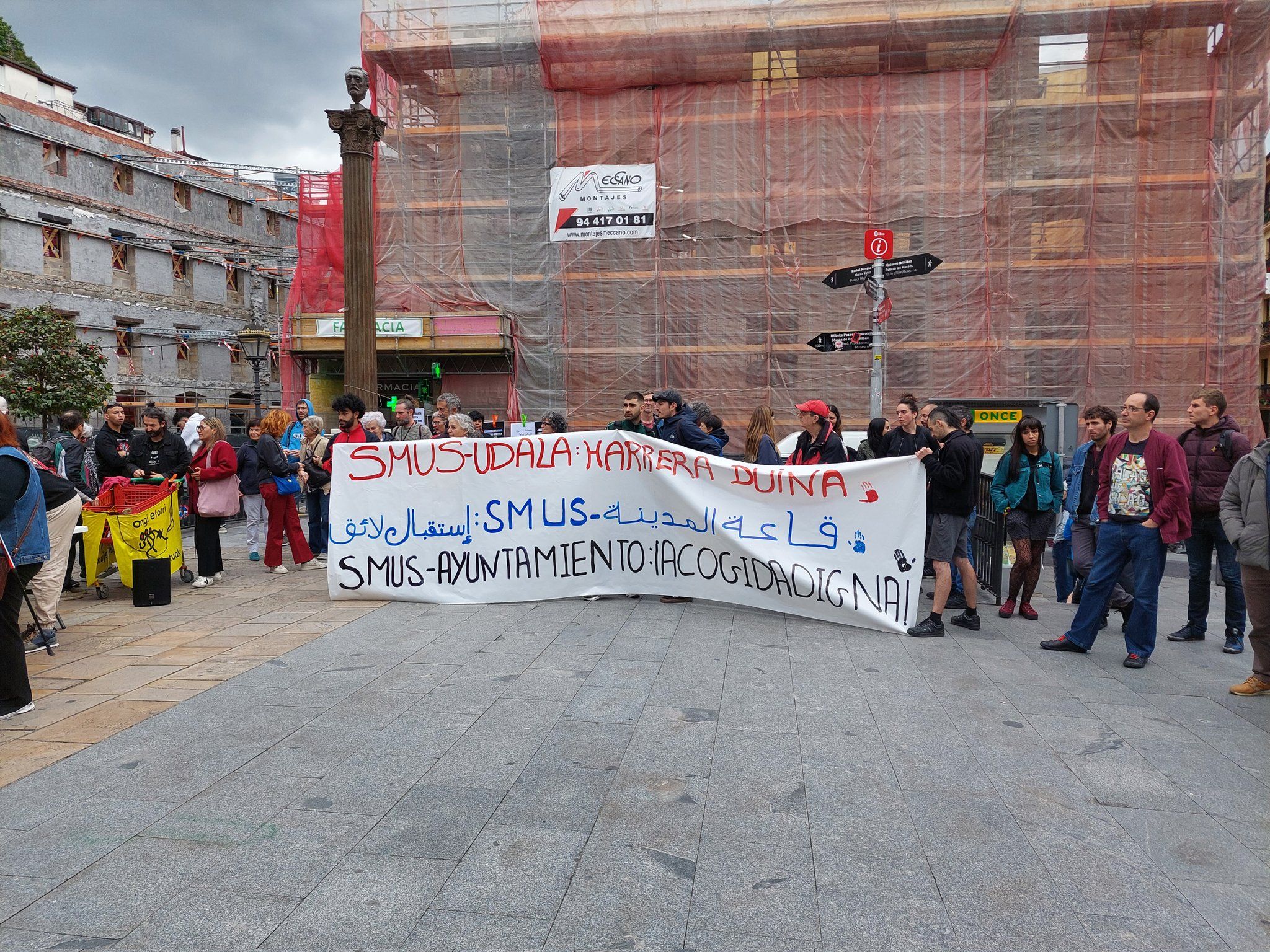 Sinadura bilketa aurkezteko agerraldia, Bilboko Unamuno plazan, maiatzaren 6an