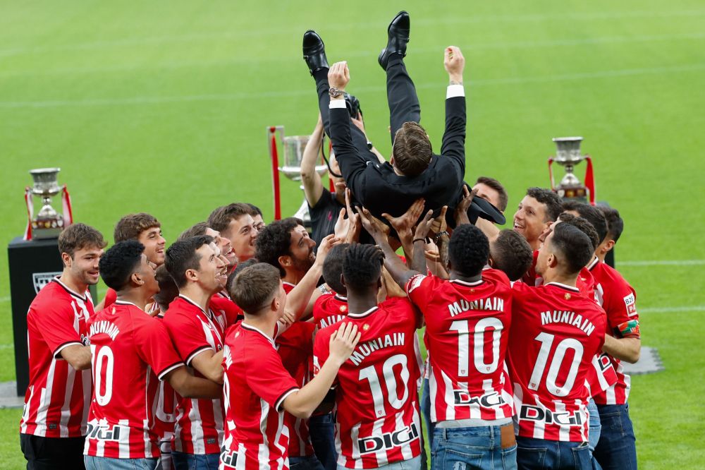 Taldekideek airean ibili dute Iker Muniain. M.T. / EFE Taldekideek airean ibili dute Iker Muniain. M.T. / EFE