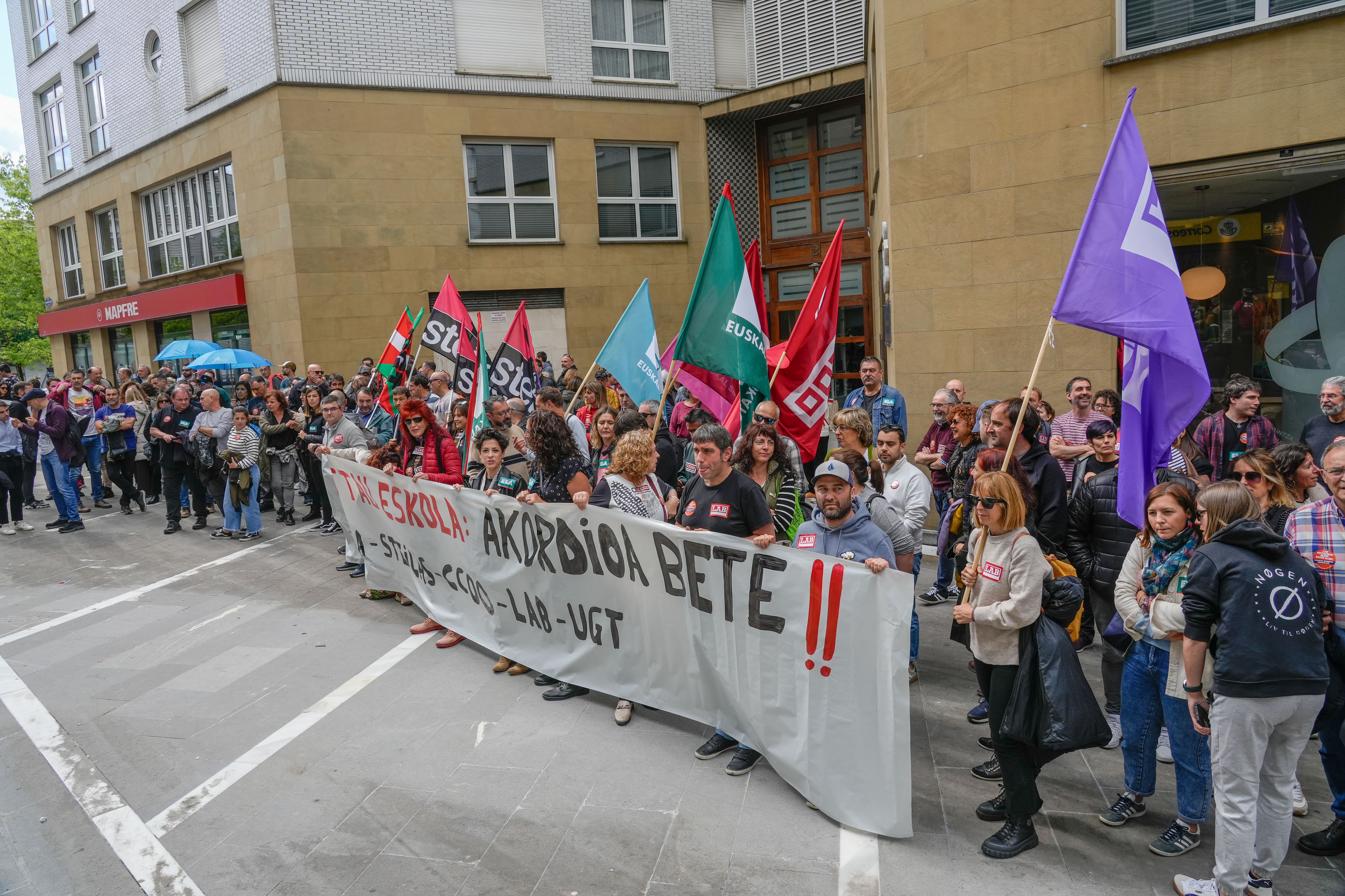 Ikastetxe erlijiosoetako langileek Donostian egindako elkarretaratzea. ANDONI CANELLADA / FOKU