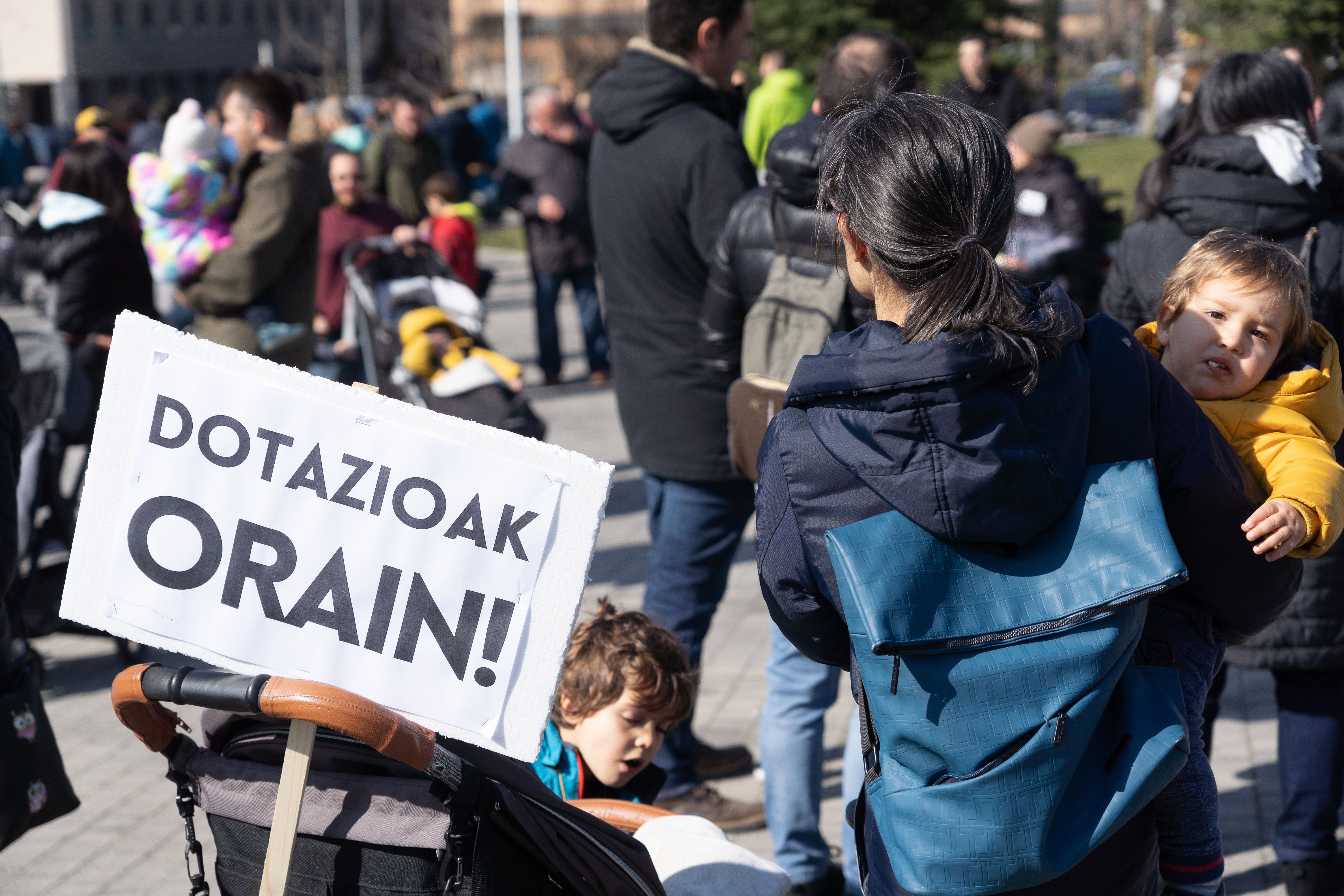 Erripagañako bizilagunen protesta, auzorako zerbitzu publikoak eskatzeko. JAGOBA MANTEROLA / FOKU