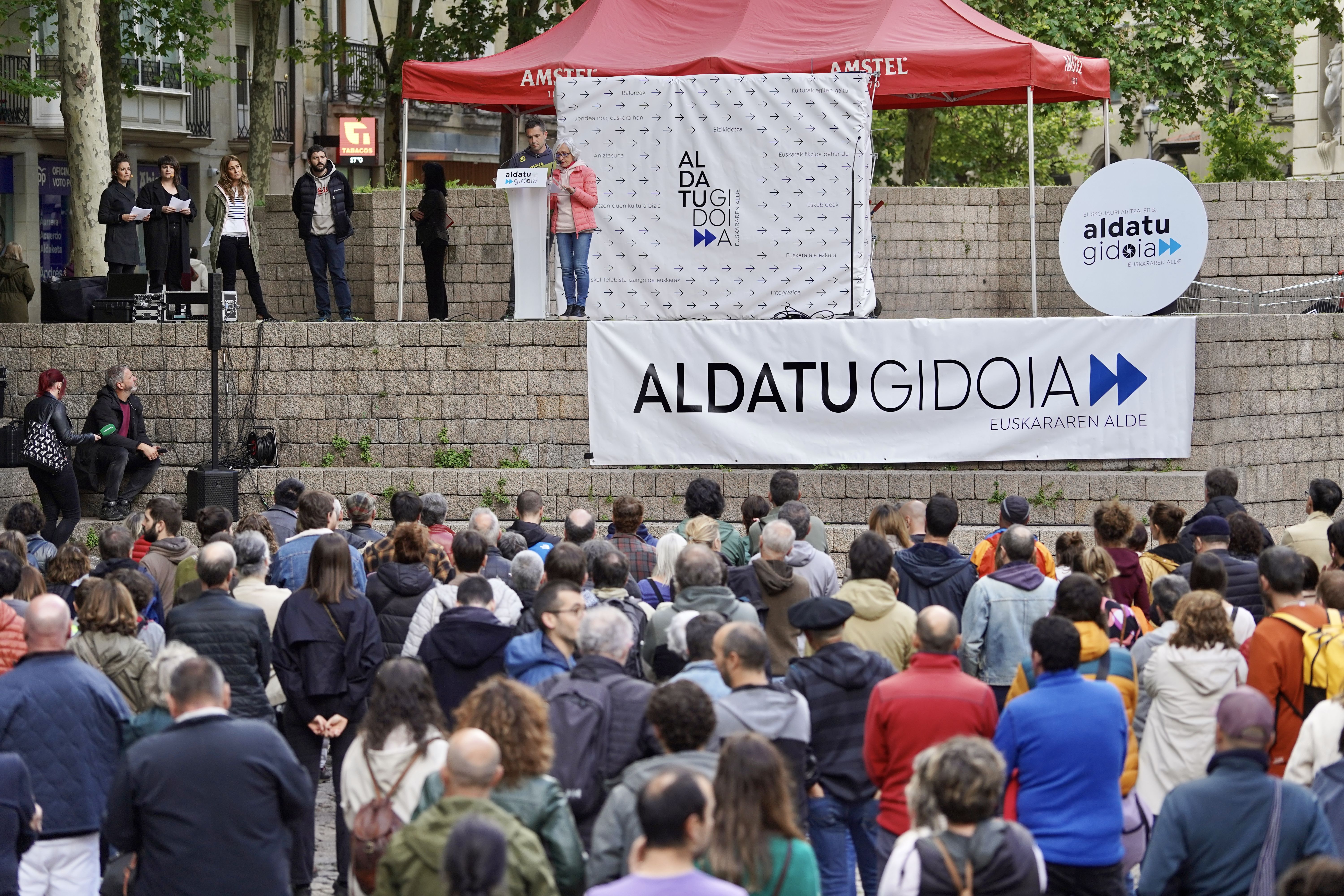 Euskararen aldeko politikak eskatzeko manifestazioa, gaur, Gasteizen. MONIKA DEL VALLE/FOKU