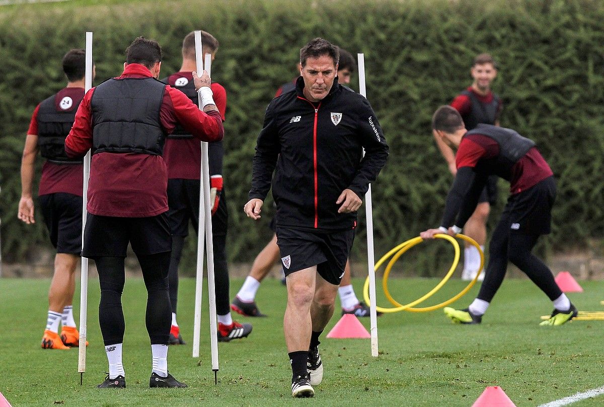 Eduardo Berizzo, Lezaman, denboraldi-aurreko entrenamendu batean. MIGUEL TOÑA / EFE.