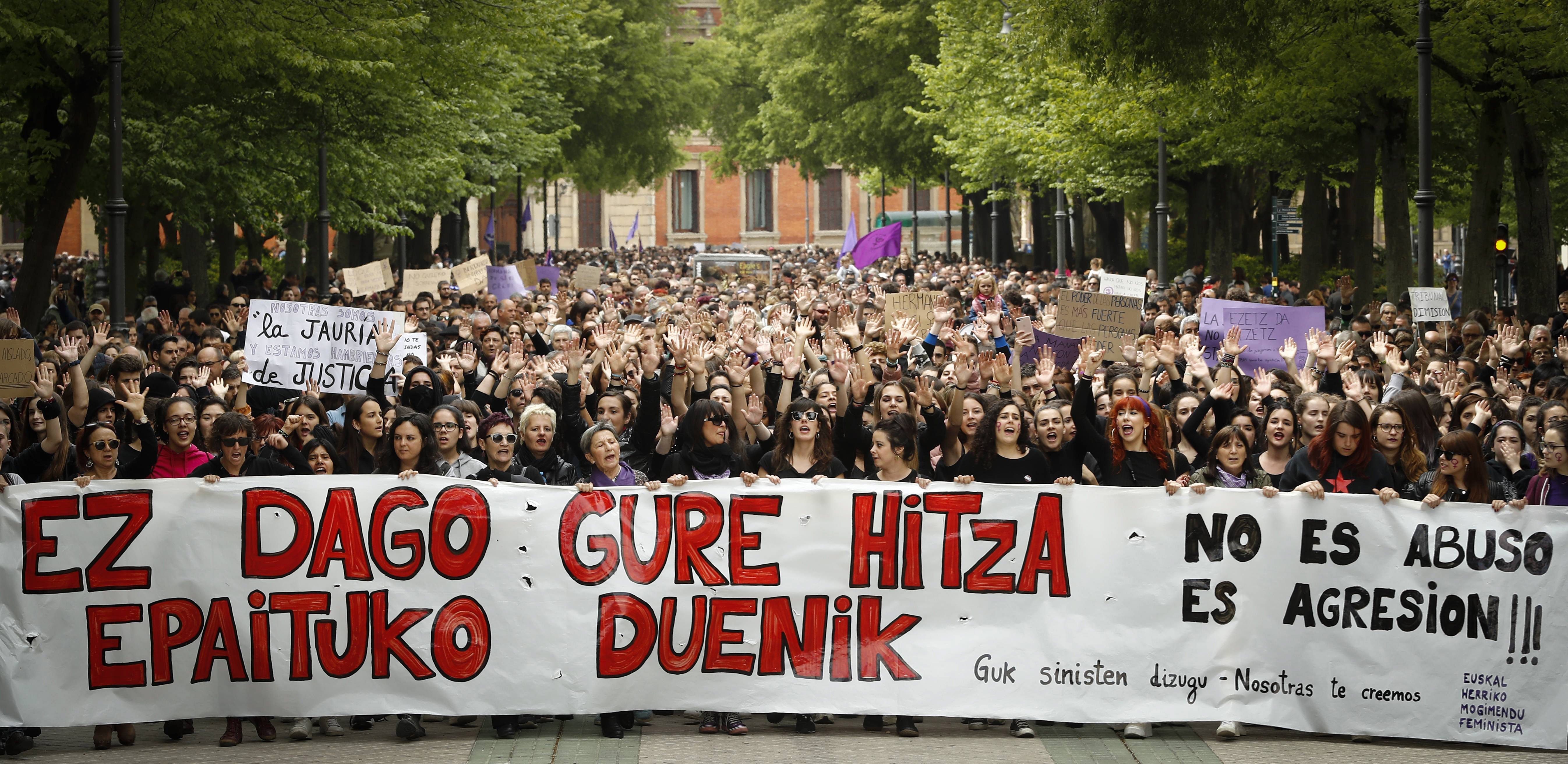 Sanferminetako talde bortxaketaren epaia salatzeko manifestazioa, Iruñean, 2018an. VILLAR LOPEZ / EFE