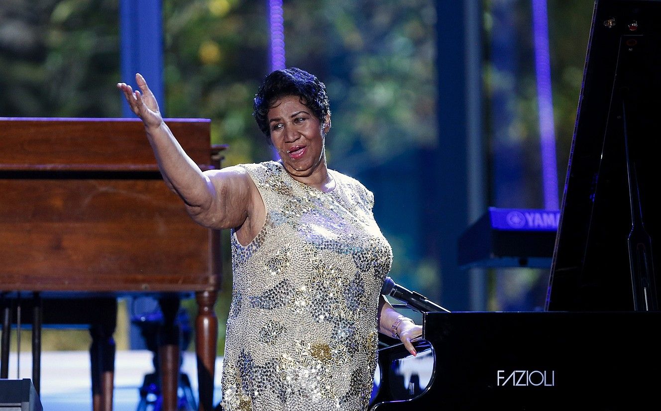Aretha Franklin Washingtonen (AEB), 2016ko apirilean Etxe Zurian emandako kontzertuan. AUDE GUERRUCCI / EFE. Aretha Franklin Washingtonen (AEB), 2016ko apirilean Etxe Zurian emandako kontzertuan. AUDE GUERRUCCI / EFE.