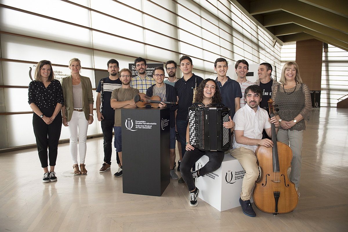 Hainbat musikari gaztek beren errepertoria aurkeztu zuten atzo, Donostiako Kursaalean. JUAN CARLOS RUIZ / FOKU. Hainbat musikari gaztek beren errepertoria aurkeztu zuten atzo, Donostiako Kursaalean. JUAN CARLOS RUIZ / FOKU.