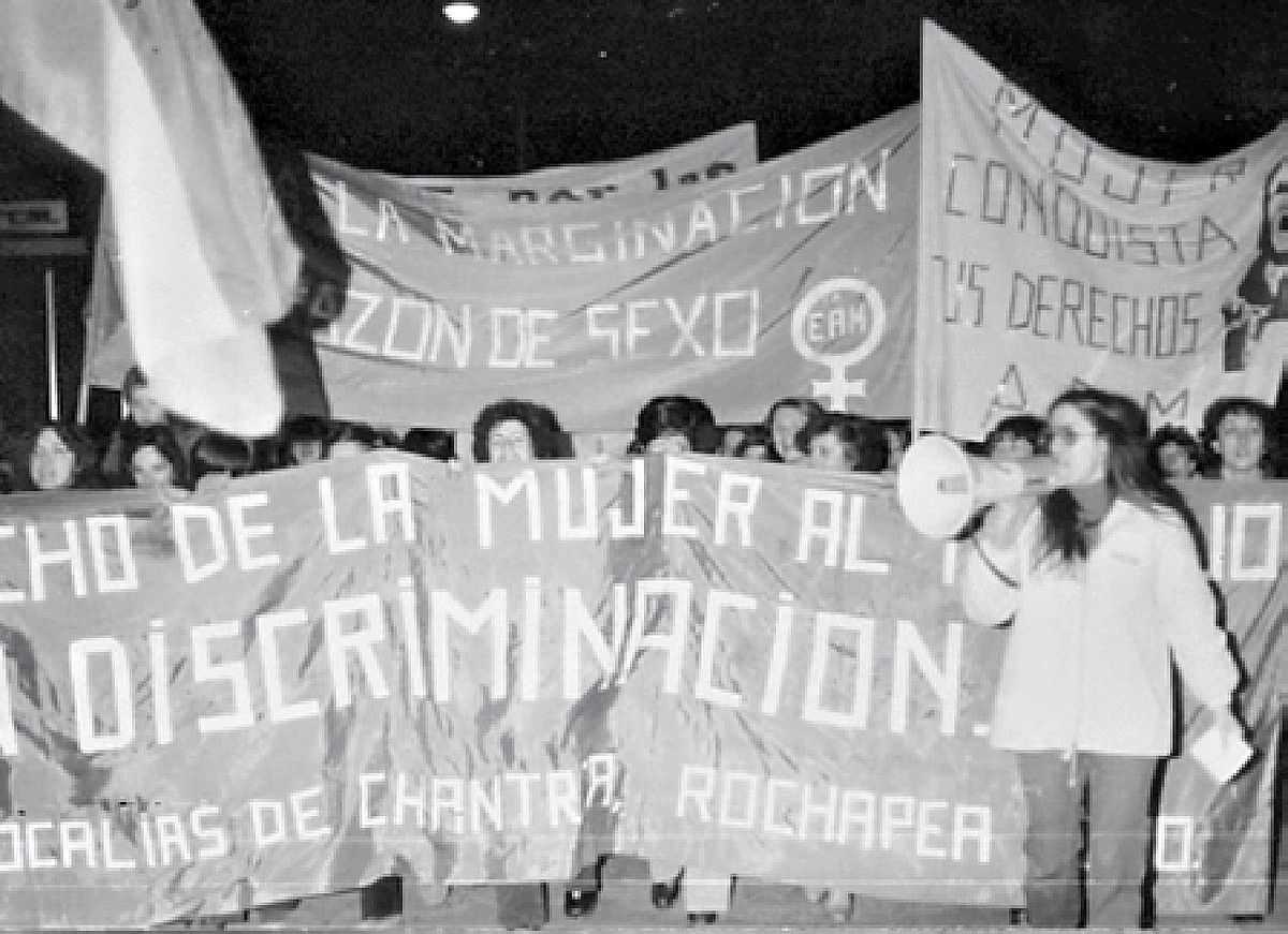 Espainiako Konstituzioa onartu osteko lehen Martxoaren 8a izan zen 1979koa. Irudian, egun horretan Iruñean eginiko manifestazioa. BERRIA.
