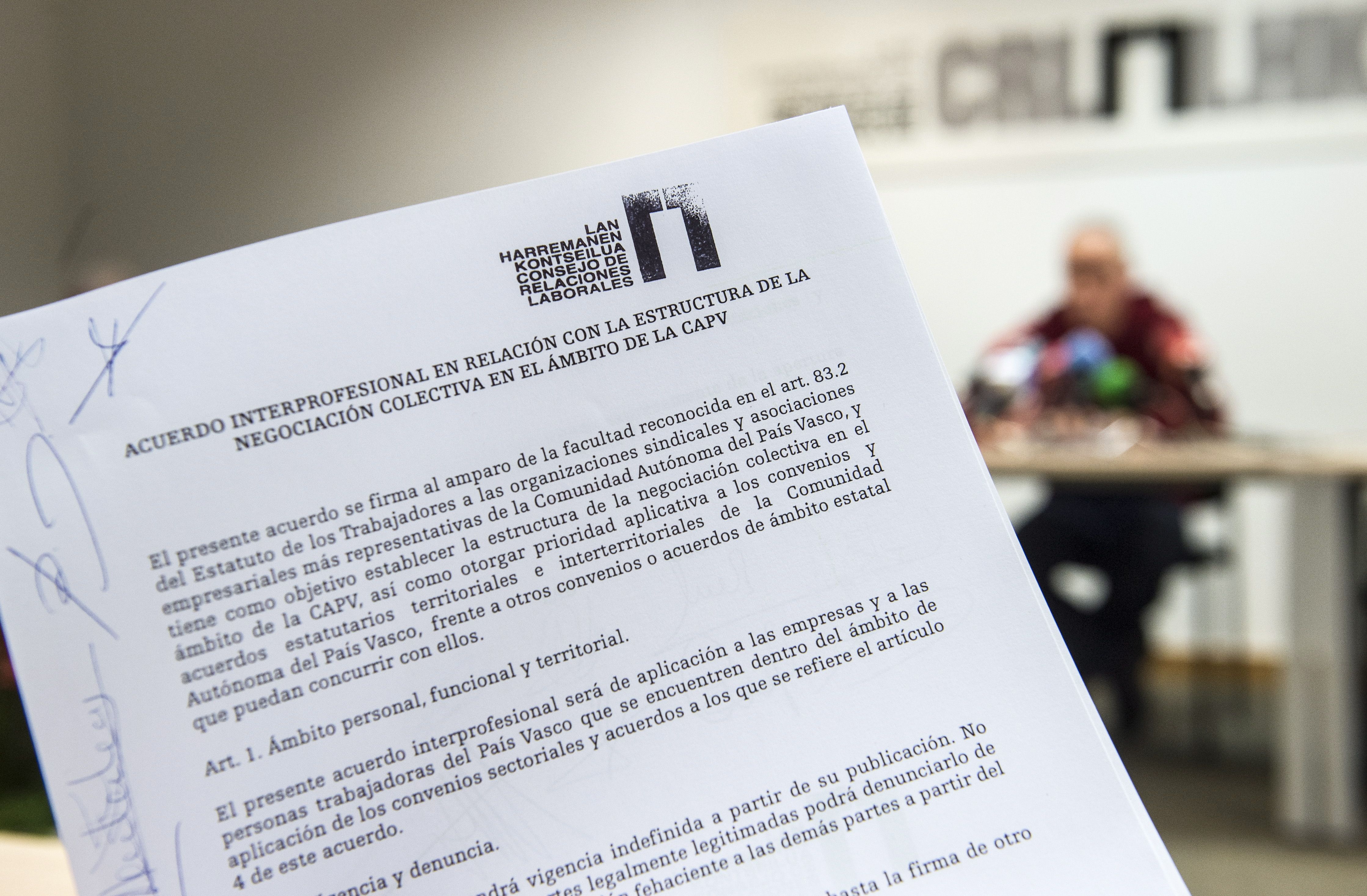 2017an, ELA, LAB, CCOO eta UGT sindikatuek eta Confebask patronalak bertako itunei lehentasuna ematea hitzartu zuten. MARISOL RAMIREZ / FOKU