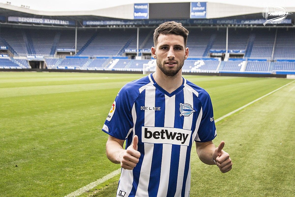 Calleri, atzo, aurkezpenean. ALAVES. Calleri, atzo, aurkezpenean. ALAVES.
