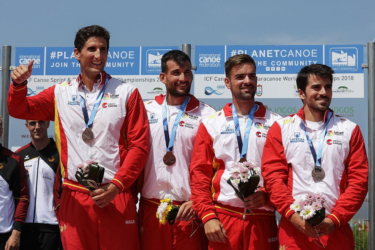 Iñigo Peña, brontzearekin, atzo. EFE. Iñigo Peña, brontzearekin, atzo. EFE.