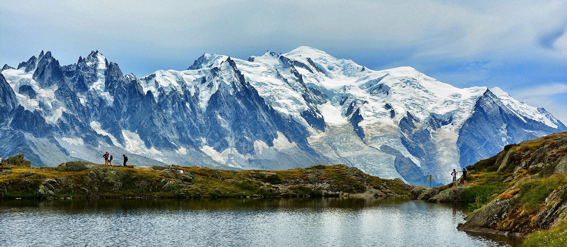 Zenbait korrikalari, Mont Blanceko ultratrailean. 170 kilometroko luzera eta 10.000 metroko desnibel positiboa dauka lasterketak. BERRIA.