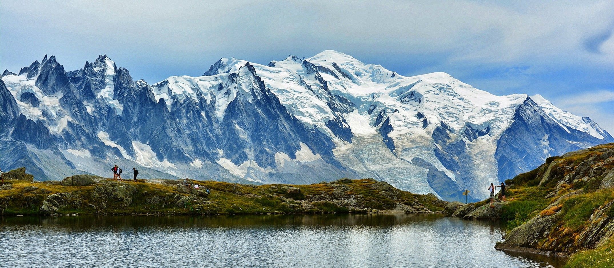Zenbait korrikalari, Mont Blanceko ultratrailean. Lasterketa 170 kilometroko luze da, eta 10.000 metroko desnibel positiboa dauka. BERRIA