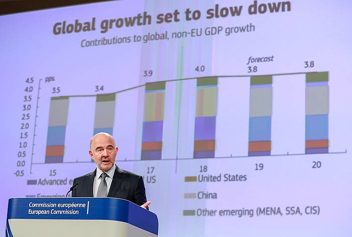 Pierre Moscovici EBko Ekonomia komisarioa, iragarpenak aurkezten. STEPHANIE LECOCQ