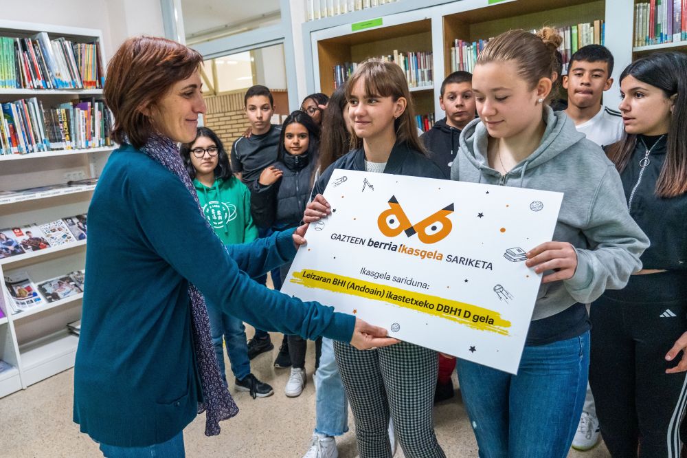 BERRIAKO IKASGELA SARIKETA - ANDOAINGO LEITZARAN INSTITUTUKO IKASLEAK BERRIAKO IKASGELA SARIKETA - ANDOAINGO LEITZARAN INSTITUTUKO IKASLEAK