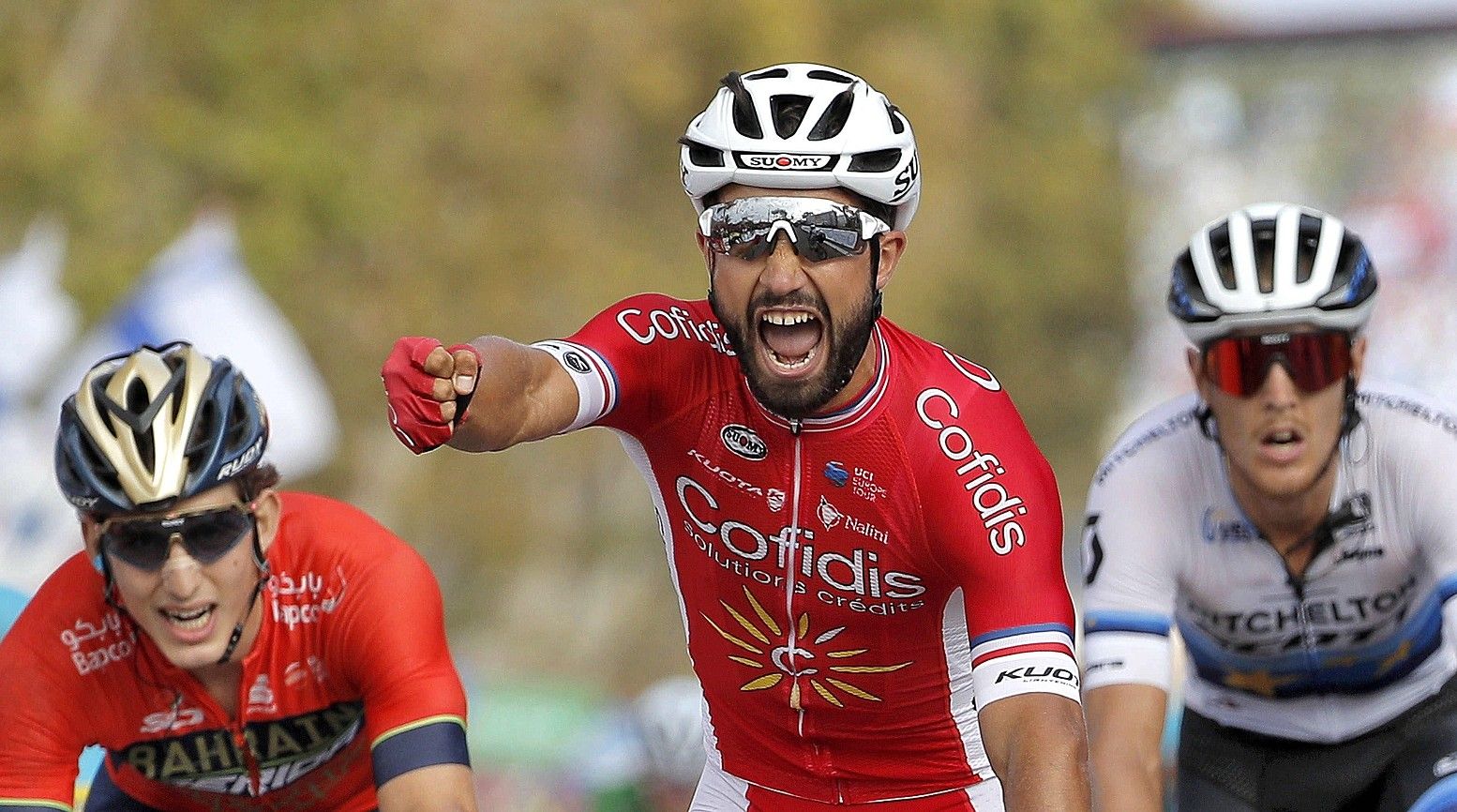 Nacer Bouhanni, atzo, lortutako garaipena amorruz ospatzen. MANUEL BRUQUE / EFE.