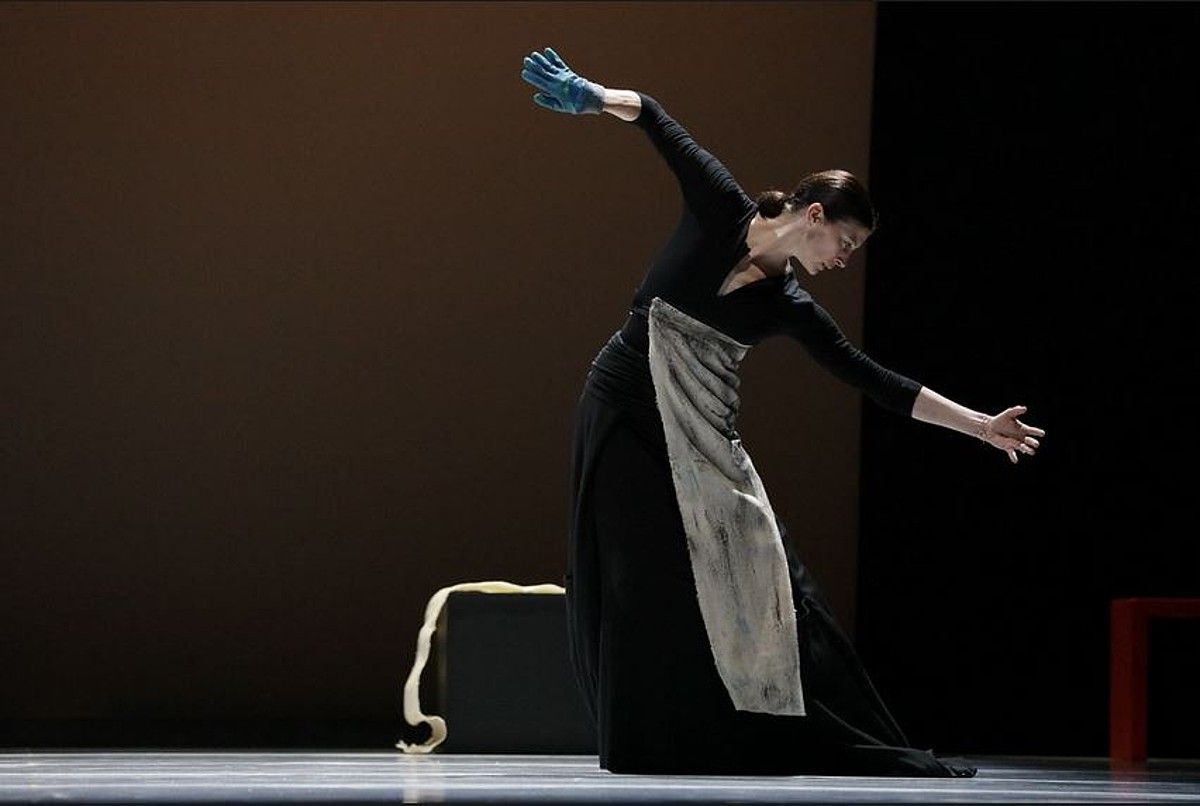 Marie Agnes Gillot, Parisko operako dantzari ohia; Maitaldia zabalduko du Carolyn Carlsonekin. BERRIA.