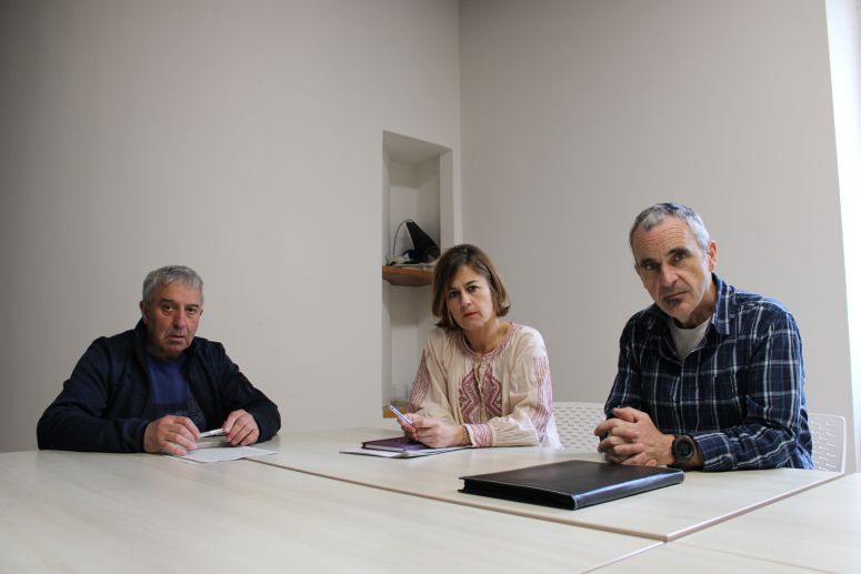 Koldo Arzallus Errezilgo alkatea, Nagore Alkorta Azpeitiko alkatea eta Mikel Arregi Zestoako alkatea, udalek zabaldutako irudian. BERRIA