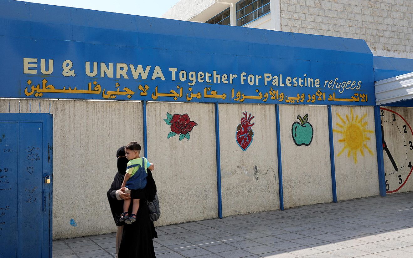 UNRWA erakundearen ospitale bat, al-Wehdateko errefuxiatuen gunean, Ammanen, Jordanian. AMEL PAIN / EFE.