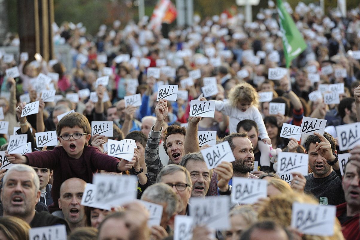 Euskal Elkargoa aldarrikatzeko mobilizazioa Baionan, 2015ean. G. RUBIO / FOKU.