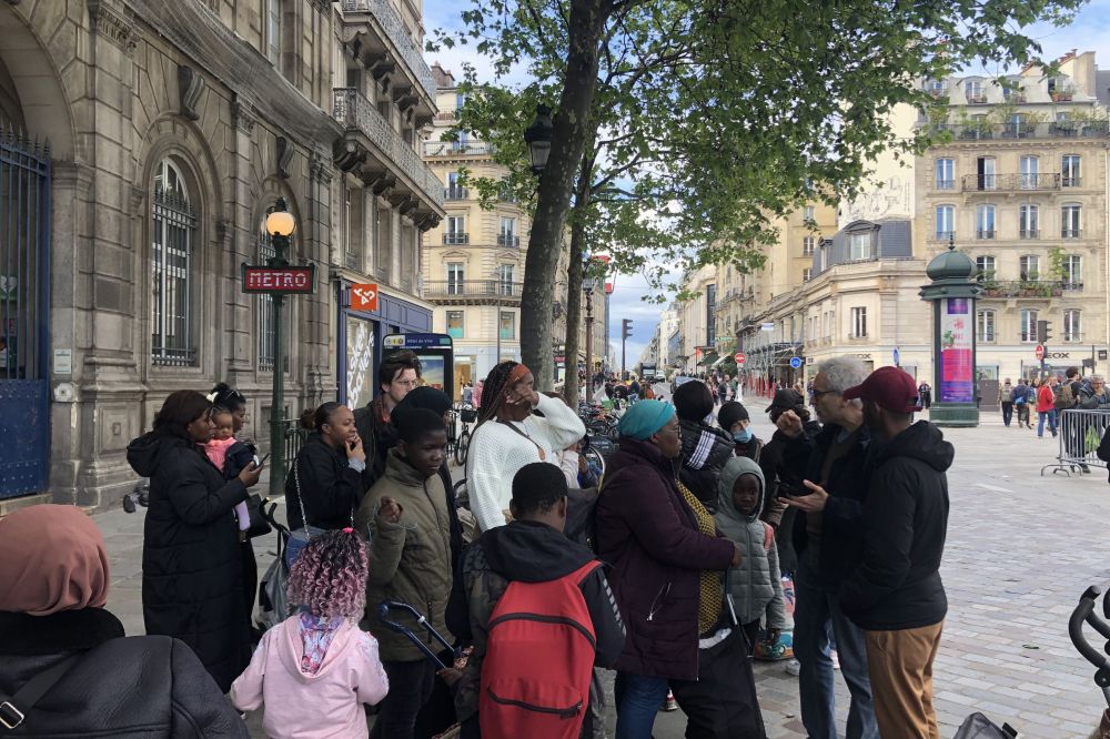 PARIS IMMIGRANTEAK PARIS IMMIGRANTEAK