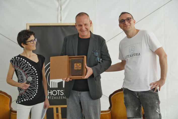 (ID_13919225) (/@FOKU) 2024-05-24, Zarautz. Literaturia azoka (ID_13919225) (/@FOKU) 2024-05-24, Zarautz. Literaturia azoka