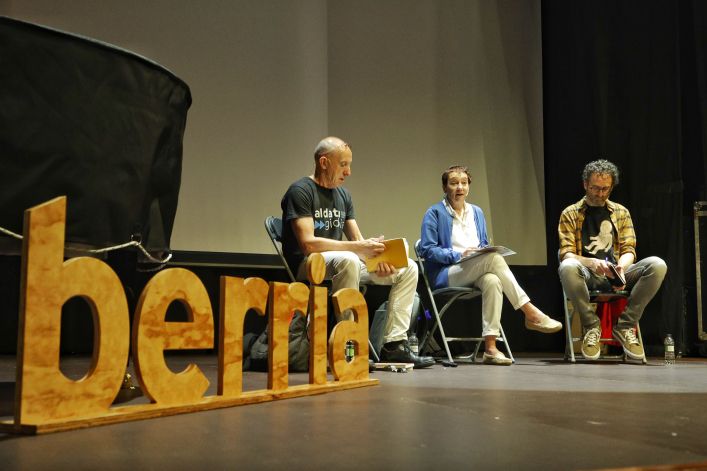 (ID_13919229) (/@FOKU) 2024-05-24, Zarautz. Literaturia azoka (ID_13919229) (/@FOKU) 2024-05-24, Zarautz. Literaturia azoka