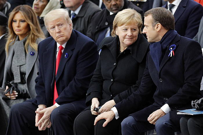 Donald Trump AEBetako presidentea, Angela Merkel Alemaniako kantzilerra eta Emmanuel Macron Frantizako presidentea, gaur, Parisko Garaipen Arkuko ekitaldian, I. Mundu Gerrare urteurrenean. FRANCOIS MORI, EFE