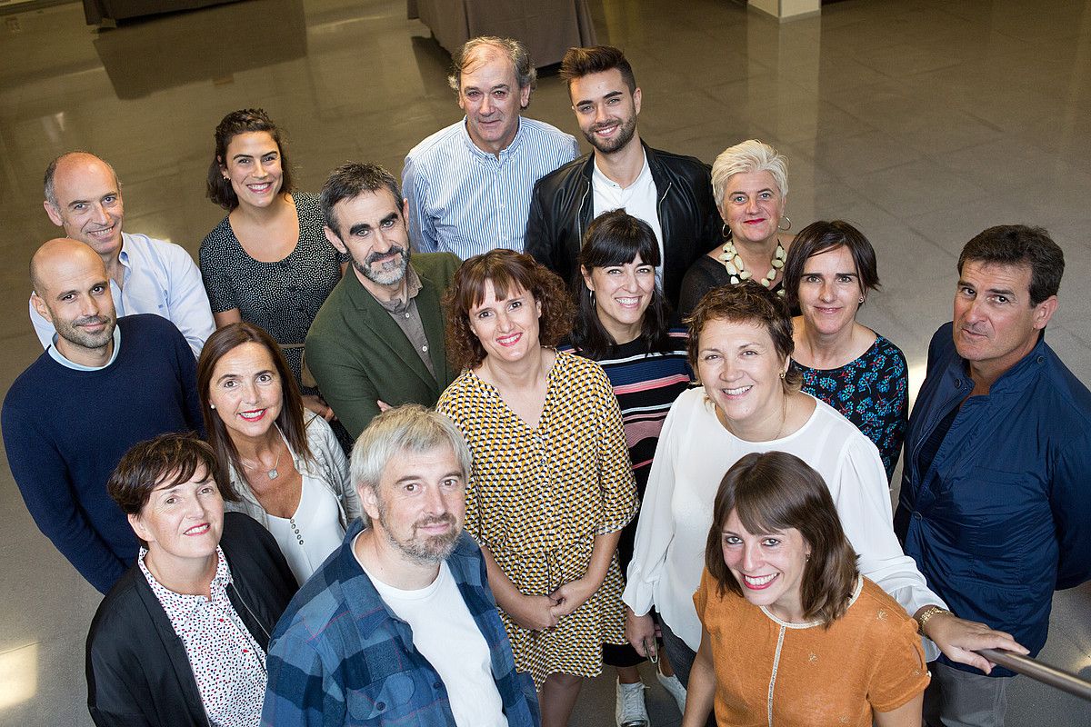 Teknopolis saioko lantaldea eta sustengatzaileak, atzo, Donostiako aurkezpenean. INIGO IBANEZ. Teknopolis saioko lantaldea eta sustengatzaileak, atzo, Donostiako aurkezpenean. INIGO IBANEZ.
