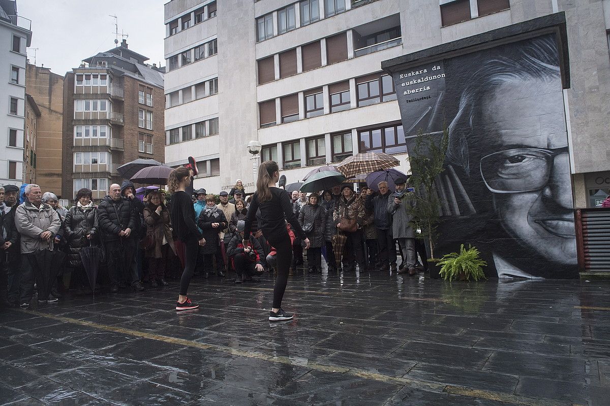 Horma irudi bat inauguratu zuten urtarrilean Donostian. JON URBE / FOKU.