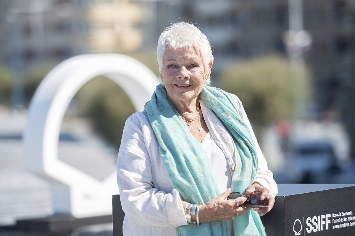 Judi Dench aktorea, atzo, Donostia saria jaso aurretik. JUAN CARLOS RUIZ / FOKU. Judi Dench aktorea, atzo, Donostia saria jaso aurretik. JUAN CARLOS RUIZ / FOKU.