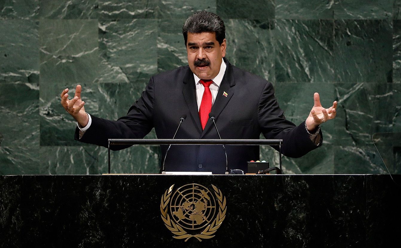 Nicolas Maduro Venezuelako presidentea Nazio Batuen Erakundearen Batzar Orokorrean hitz egiten, atzo goizaldean, New Yorken. PETER FOLEY / EFE.